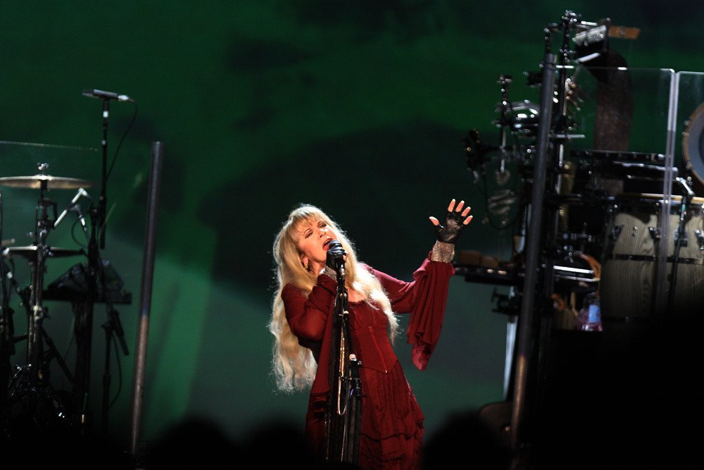 Stevie Nicks’ Extreme Backstage Ritual (Eva Rinaldi Celebrity Photographer, Flickr, CC BY-SA 2.0)