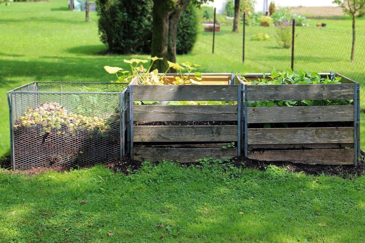 Build Rich Compost Piles (Image Credits: Pixabay)