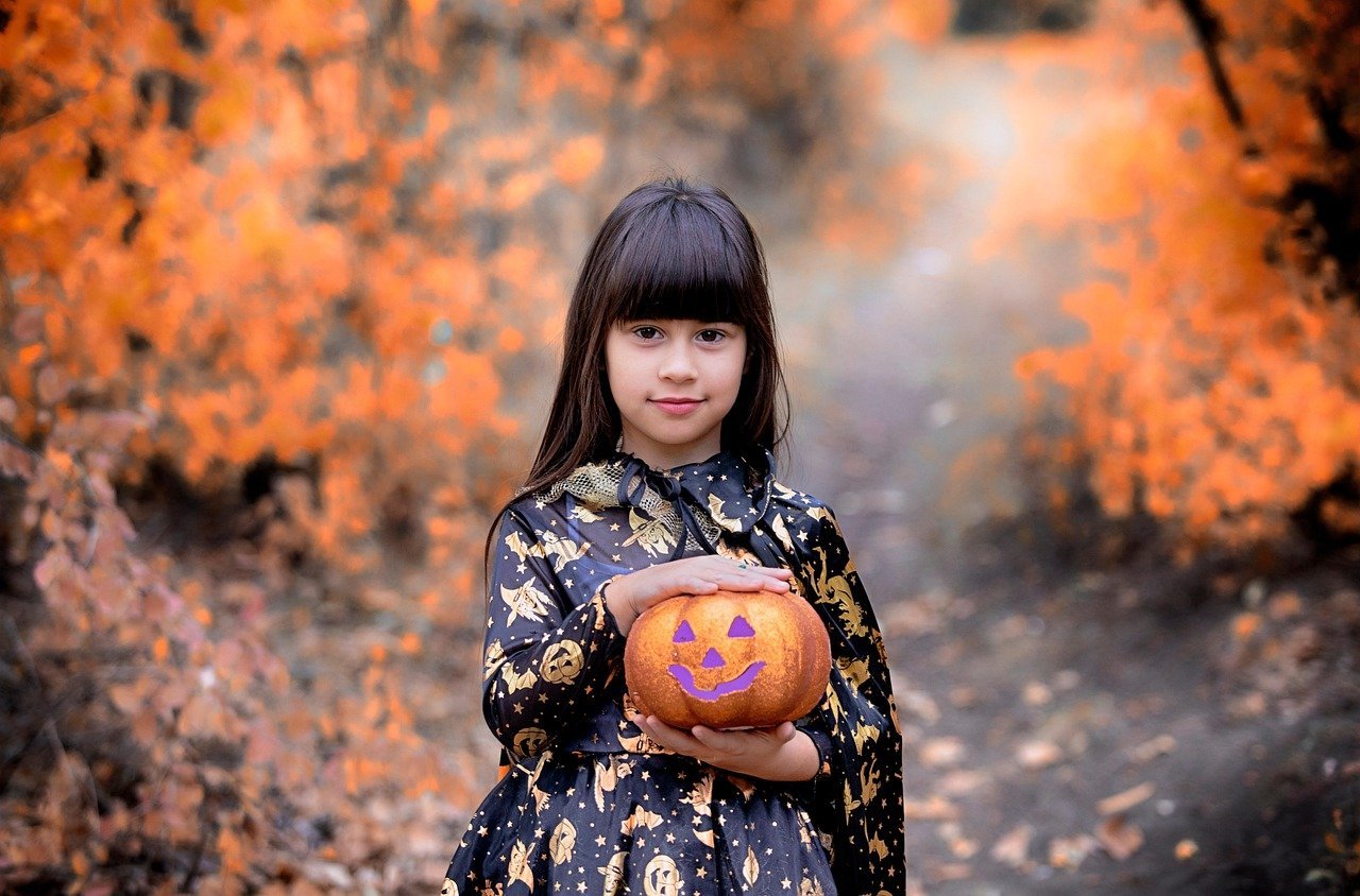 Trick or Treating (Image Credits: Pixabay)