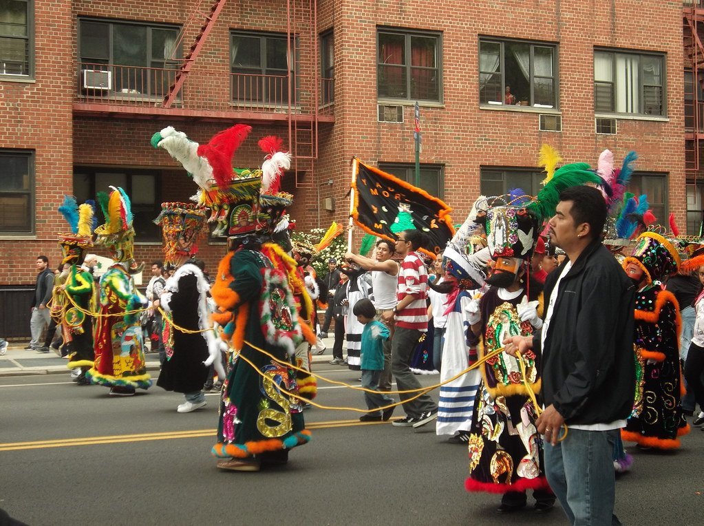 Cinco de Mayo Street Festivals (djprybyl, Flickr, CC BY 2.0)