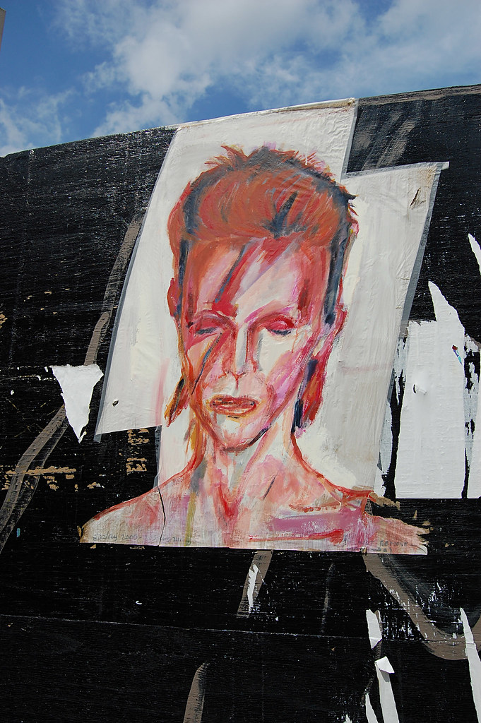David Bowie’s Ziggy Stardust Outfits in 1972 (Zawezome, Flickr, CC BY 2.0)