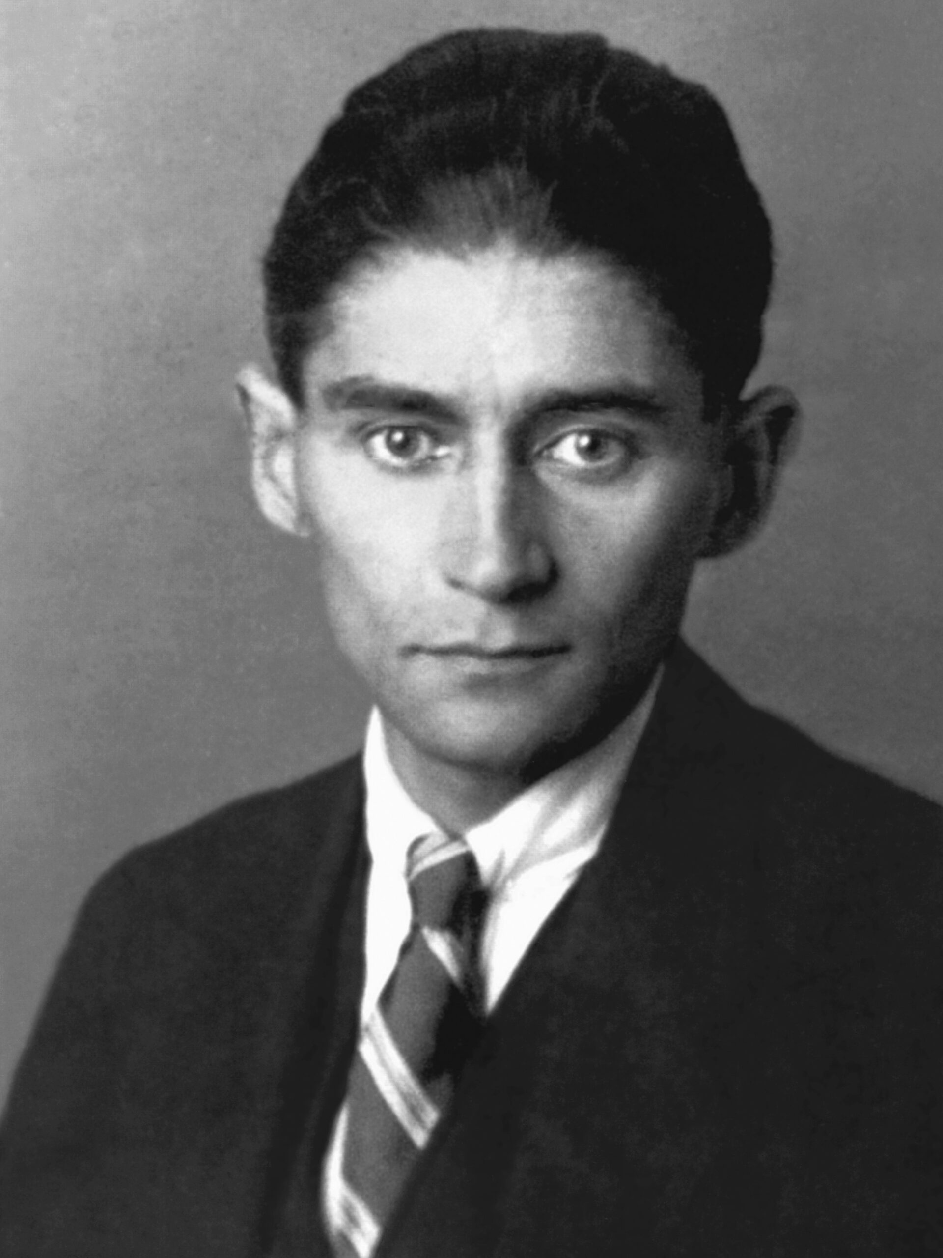 Franz Kafka (Franz Kafka: Pictures of a Life by Klaus Wagenbach (1984), p. 209 and Kafka Bildarchiv. Photographer not identified.
Exhibition Kafka: Making of an Icon, Morgan Library & Museum (PDF, page 25)
Kafka: The Years of Insight by Reiner Stach (2013), fig. 70. Details about the photograph., Public domain)