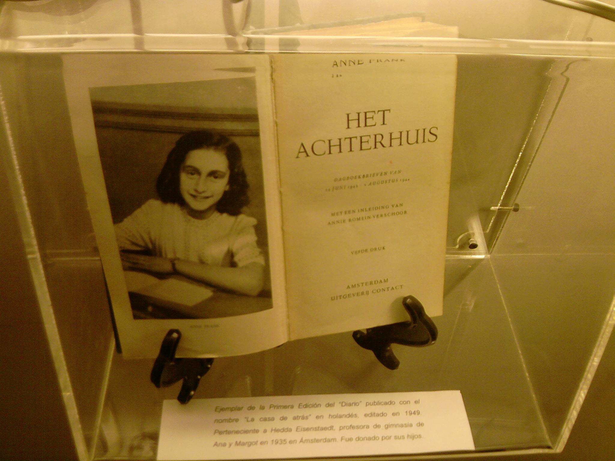 The Diary of a Young Girl by Anne Frank (By Gonzalort1, CC BY-SA 3.0)