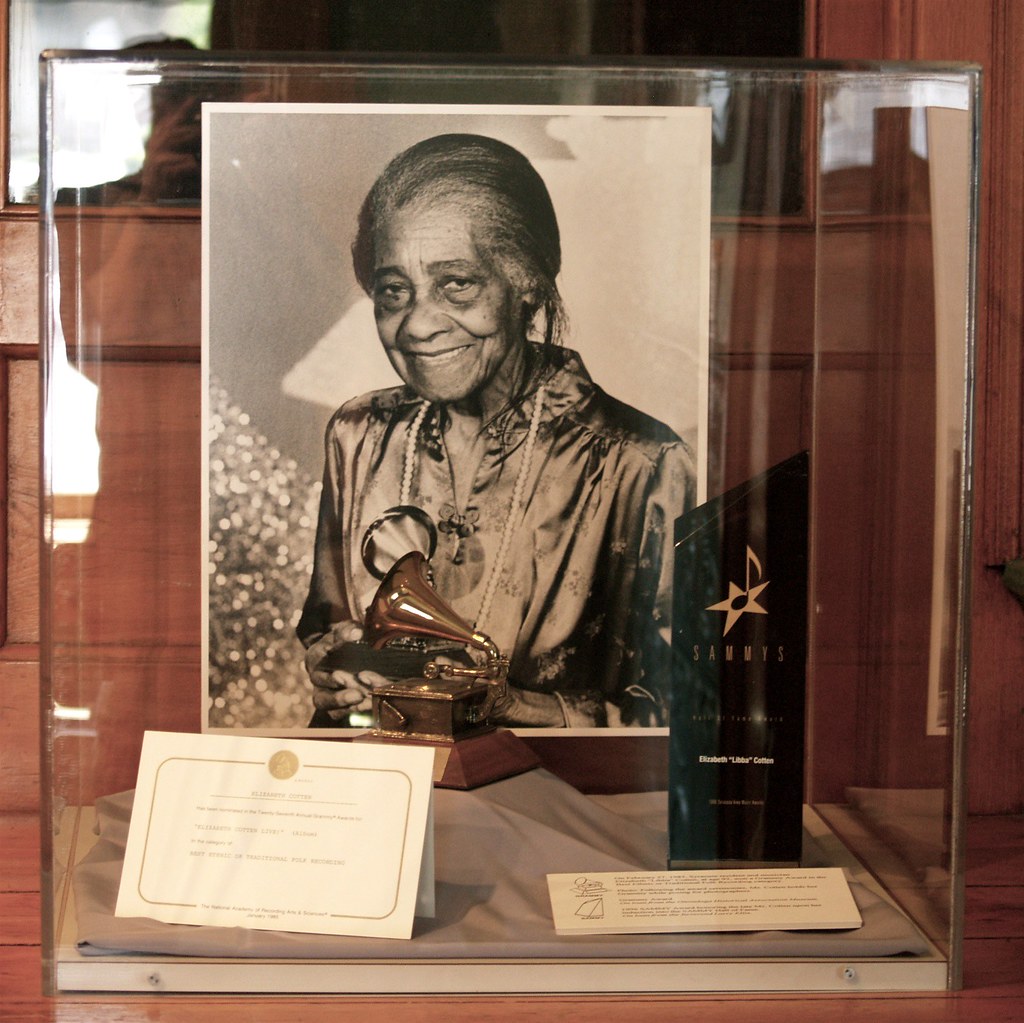 Elizabeth Cotten (takomabibelot, Flickr, CC BY 2.0)