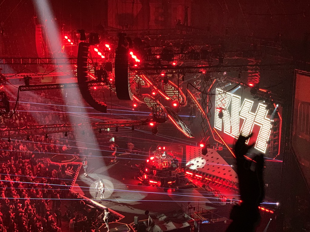 Rock and Roll All Nite by Kiss (Ronald Douglas Frazier, Flickr, CC BY 2.0)