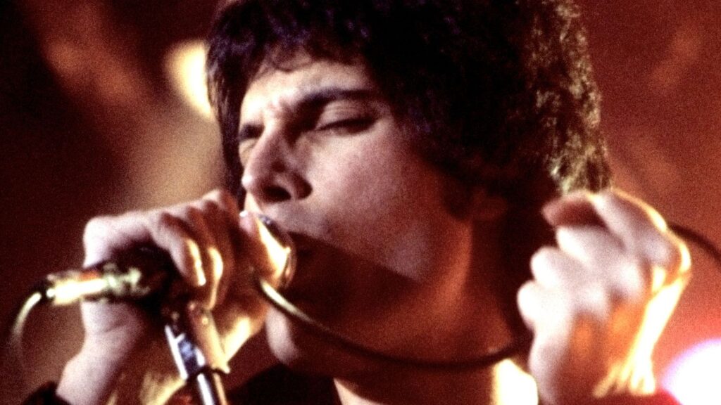17 Radio Hits From the ’70s With Lyrics Everyone Missed