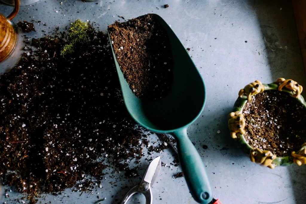 You Can Never Add Too Much Compost to Garden Soil (Image Credits: Rawpixel)