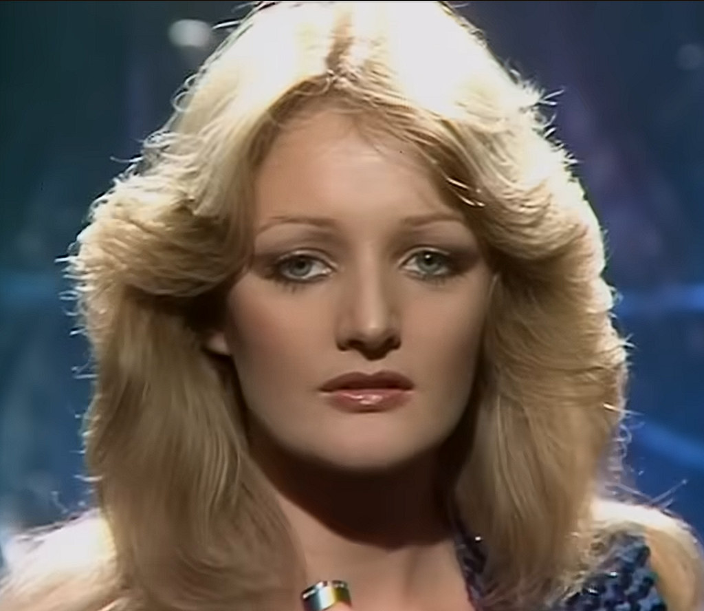 1. Bonnie Tyler (Image Credits: Flickr)